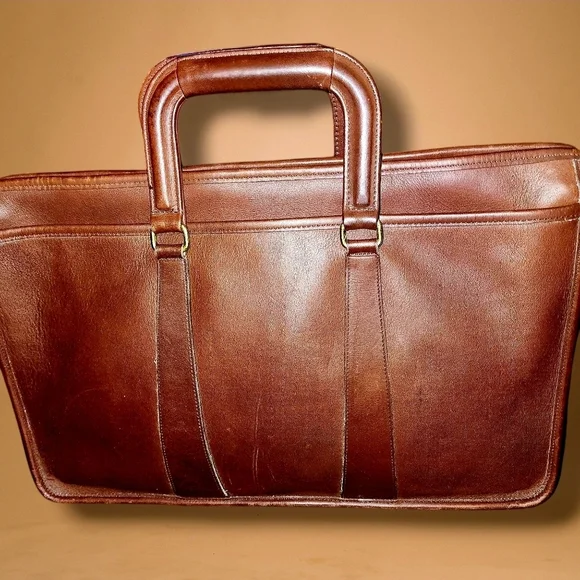 Coach Embassy Vintage Briefcase#5282. - Picture 4 of 17